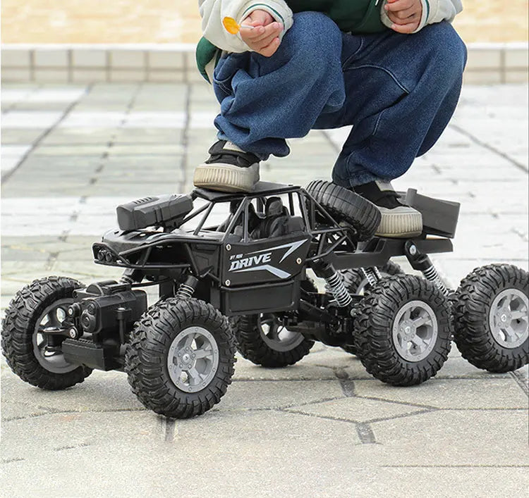 1: 18 Six Wheel Drive RC CAR Cross-country Climbing Spray Racing Car Remote Control Electric Car Fall Resistant Boy Toy Gift